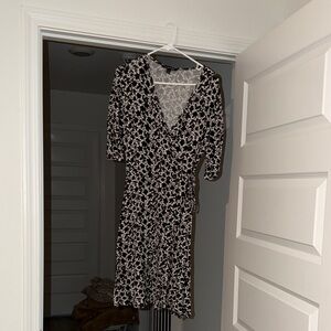 41 Hawthorn Monochrome Floral Wrap Midi Dress